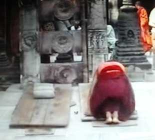  Vor den Tempel in Bodgaya