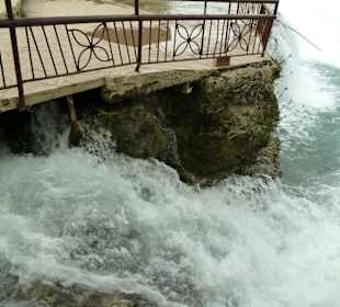 Direkt am Wasserfall