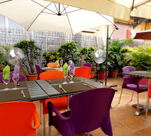 Die Terrasse des "Délices & Gourmets"