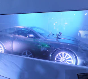 Bond in Motion - Aston Martin mit Gadget