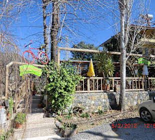 Der Eingang zu Mümins Garten Restaurant.