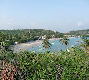 Blick auf den gesamten Unawatuna Strand