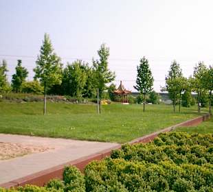 Asiatisches Gebäude im Park