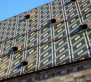 Das farbenfrohe Dach des Domes