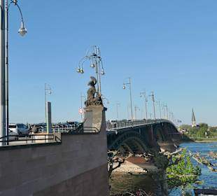 Die Theodor-Heuss-Brücke