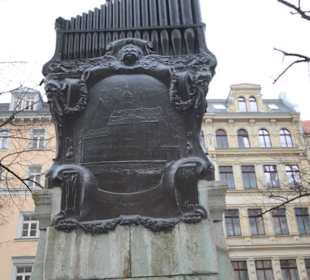 Rückseite vom Bach-Denkmal