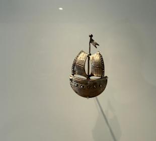 Hansekogge als Brosche