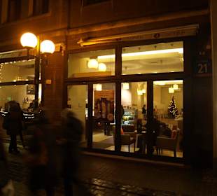 The Pictures Art Bar Cafe  