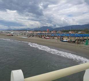 Auf der Seebrücke im Forte dei Marmi