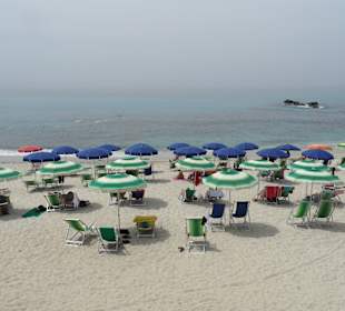 Schöner sauberer Strand, glasklares Wasser