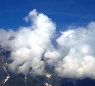 Große Wolken ziehen vorbei, Wetter wechselt schnel