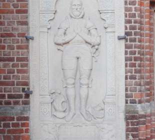 Relief des Gründers der Kirche