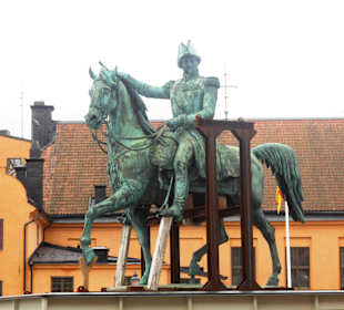 Denkmal vor dem Königl. Schloss