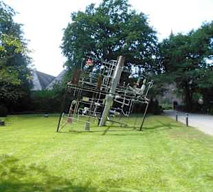 Kustobjekt im Park Schloss Moyland