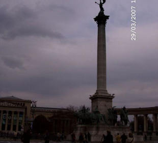 Oktogon - Siegessäule in Budapest nahe Heldenpark