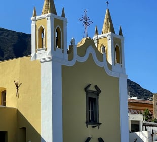 Die Kirche auf Salina archätektonisches Wunderwerk