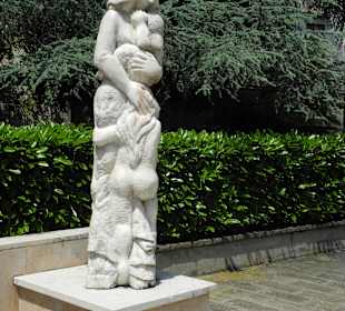 Denkmal für die all umfassende Mutter