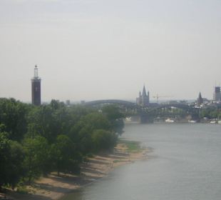 Blick aus der Seilbahn durch die Scheibe