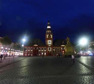 Altes Rathaus mit Marktplatz