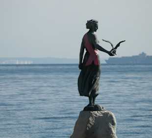 Statue Mädchen mit der Möve in Opatija