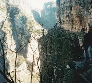 Der Weg (oben) zur Schlucht