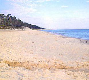 Szeroka plaża w Lubiatowie - czysty drobny piasek