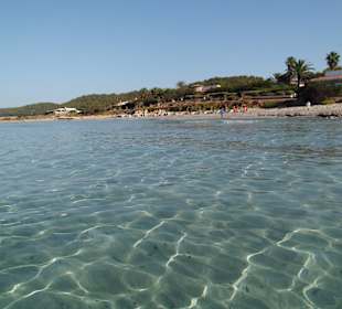 Strand einige Meter rechts von Hotel
