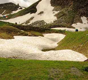 Auffahrt zum GG Schneefelder