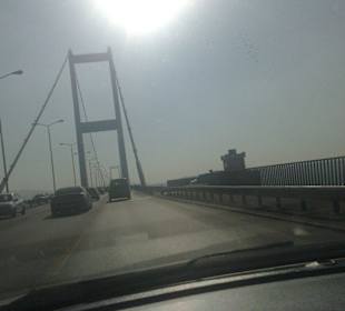 Fahrt über eine der beiden Brücken