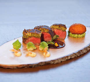 Rindermedaillons mit Kartoffel-Kräuterkruste