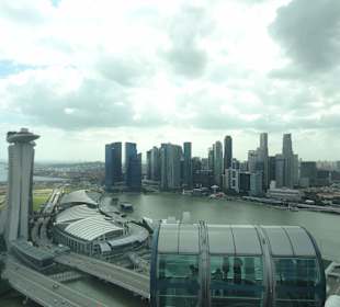 Blick auf die Marina Bay vom Flyer aus