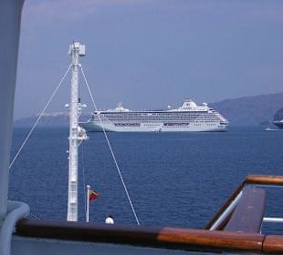 Luxusliner auf Reede