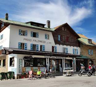 Souvenirladen auf der Passhöhe