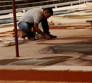 Täglich wird Stunden gearbeitet