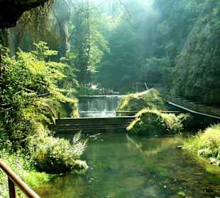 Vor  der unteren Anlegestelle in der Stillen Klamm