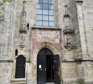 Eingang zur Pfarrkirche St. Martin