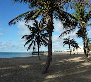 Öffentlicher Strand neben dem Hotel