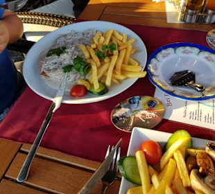 Jägerschnitzel mit Pommes 