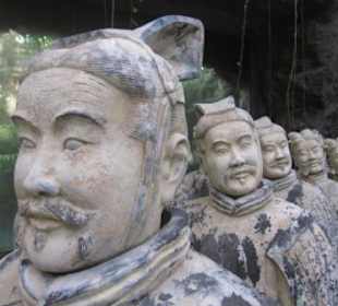 Terrakottaarmee im Gewächshaus (Kopien?)