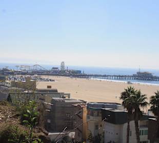 Blick auf Strand und Pier