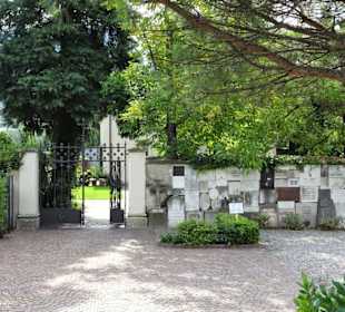 Eingang zum Evangelischen Friedhof 