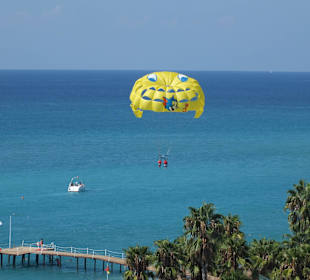 Hotel Beach-Parasailing