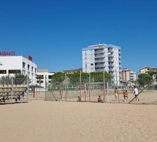 Am Sportbereich entlang