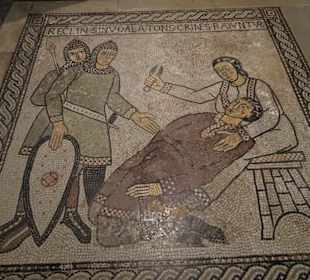 Bodenmosaik in der Krypta