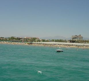 Blick vom Schiff zum Strand