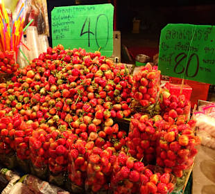 Auf dem Nachtmarkt von Kanchanaburi