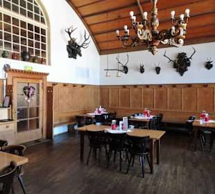 Rundgang durch die Gasträume des Stieglkellers