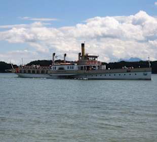 Ausflugsschiff