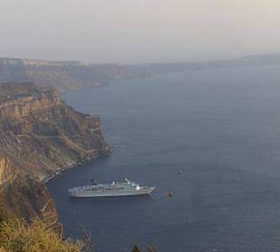 Fira und die Kreuzfahrtschiffe