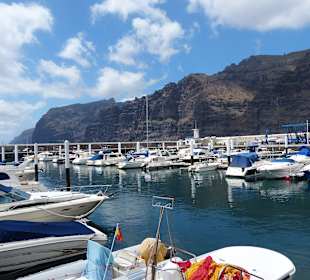 Hafen mit Felsenblick - Los Gigantes